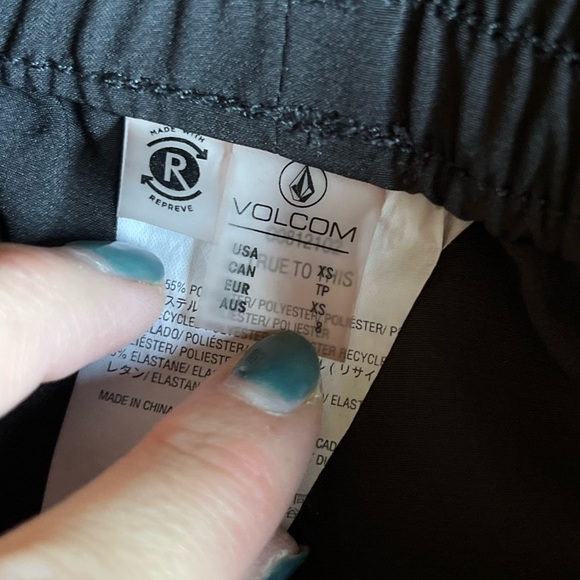 Volcom 2” Board Shorts - Picture 5 of 6